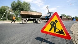 Дороги в посёлке Левокумского округа ремонтируют по регпрограмме