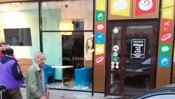 Автомобиль без тормозов врезался в кафе в центре Ставрополя